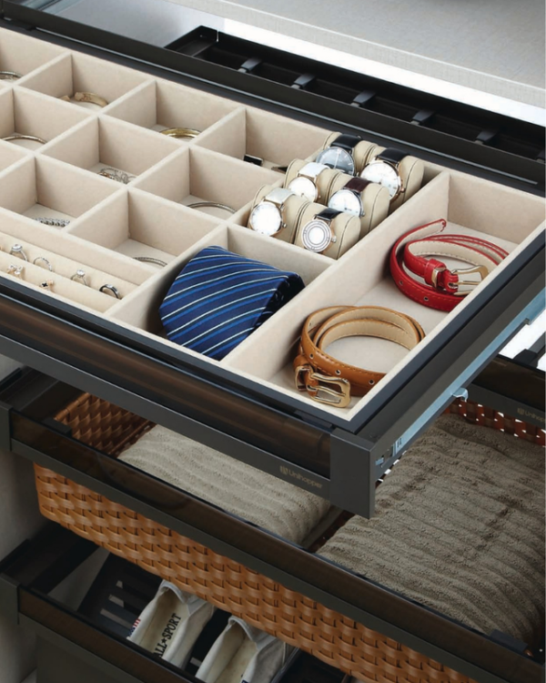 Jewellery Drawer W/Pillows